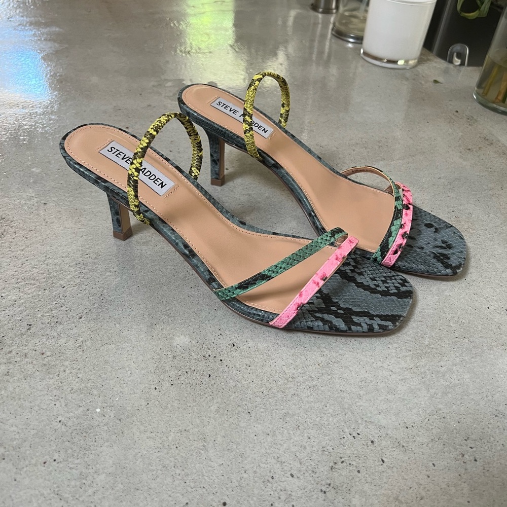 Steve Madden multi color snake print sandal heals NWOT